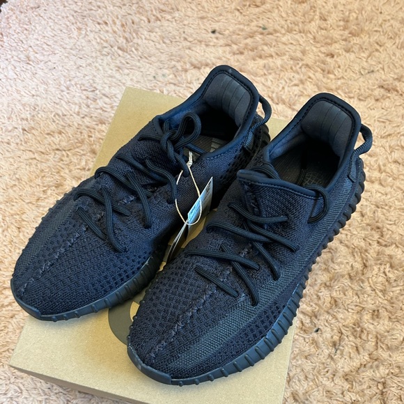 YEEZY BOOST 350 ONYX NEW IN BOX